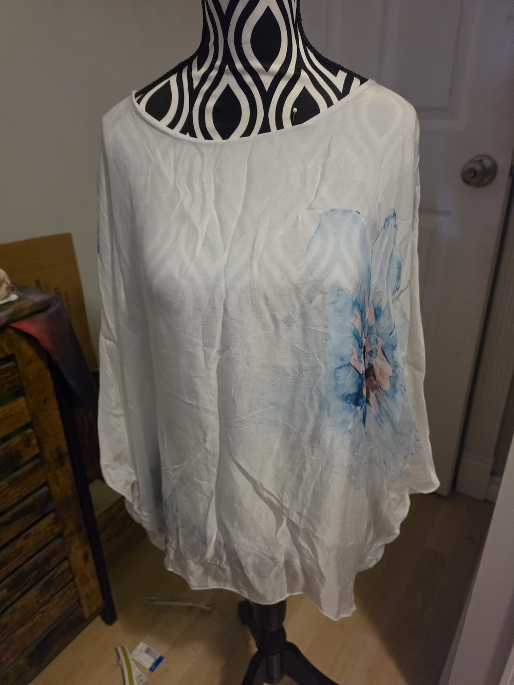 Women's White Floral Watercolor Silk-Like Short Sleeve Summer Top